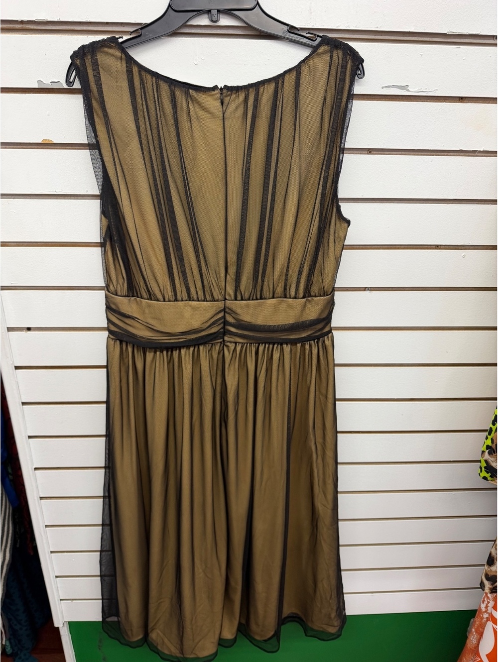 Newport News Size 16 Black & Gold Mesh Overlay Sleeveless Dress